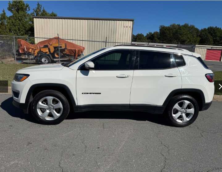 Used 2019 Jeep Compass Latitude w/ Popular Equipment Group FWD image 2