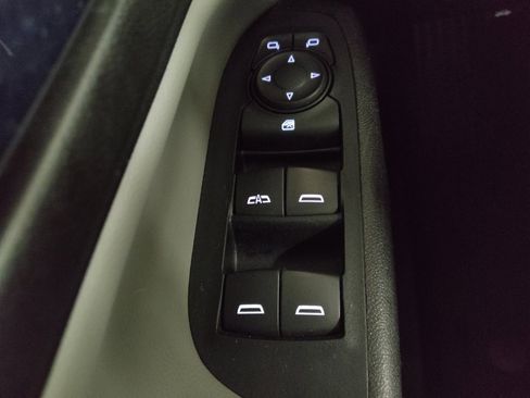 Used 2018 Chevrolet Equinox LT FWD image 27