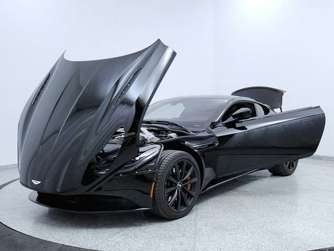 Used 2018 Aston Martin DB11 Coupe image 9