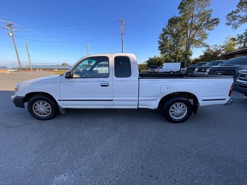 Used 2000 Toyota Tacoma SR5 image 6