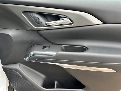 Used 2025 Chevrolet Traverse LT image 20