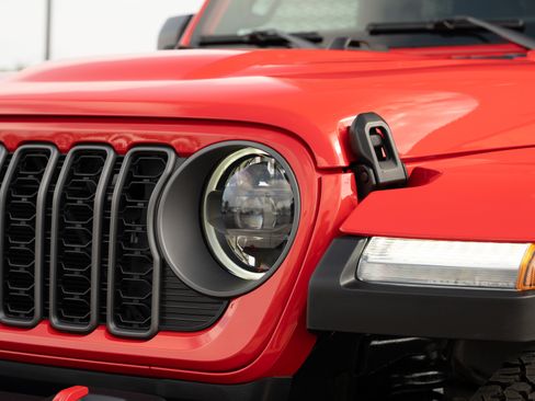 Used 2026 Jeep Wrangler Rubicon AWD/4WD image 32