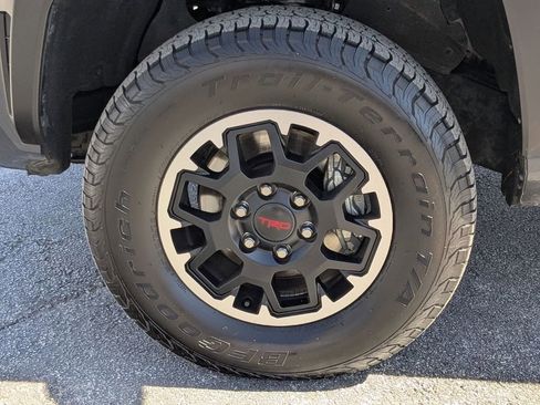 Used 2025 Toyota Tacoma TRD Off-Road image 28