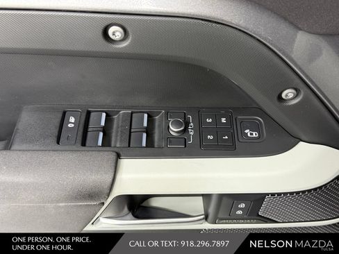 Used 2022 Land Rover Defender 110 X-Dynamic SE AWD/4WD image 21