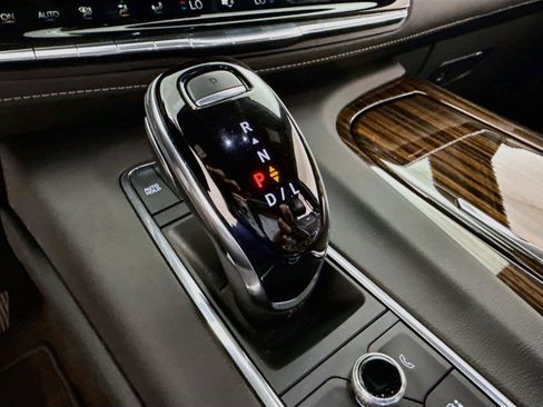 Used 2024 Cadillac Escalade ESV Premium Luxury AWD/4WD image 20