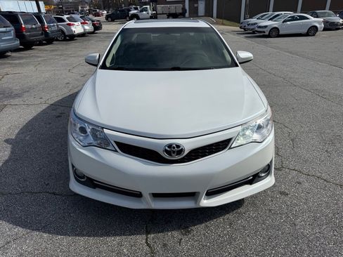 Used 2014 Toyota Camry SE image 2