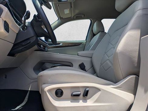 Used 2025 Volkswagen Atlas SE FWD image 15