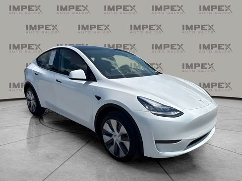Used 2023 Tesla Model Y Long Range AWD/4WD image 4