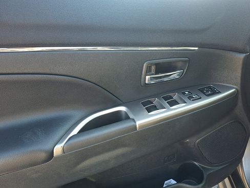 Used 2022 Mitsubishi Outlander Sport SE image 12