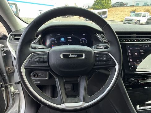 Used 2023 Jeep Grand Cherokee Laredo RWD image 18
