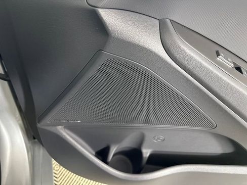 Used 2020 Hyundai Ioniq Limited image 29