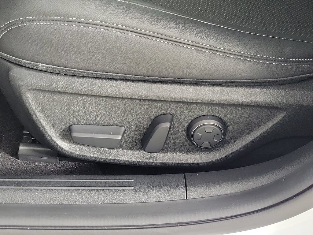 Used 2023 Genesis G70 2.0T RWD image 17