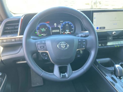 Certified 2024 Toyota Crown XLE image 11