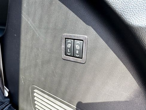 Used 2023 Buick Enclave Avenir w/ Avenir Technology Package image 20