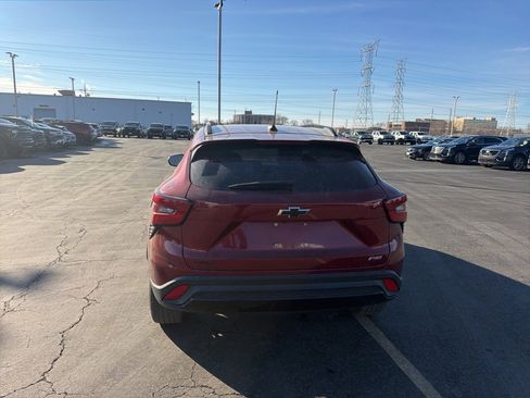 Certified 2025 Chevrolet Trax RS w/ Sunroof Package image 3