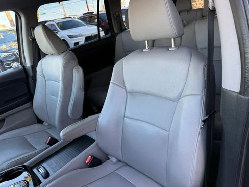 Used 2017 Honda Pilot Touring image 42