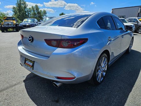 Used 2019 MAZDA MAZDA3 Sedan FWD image 4