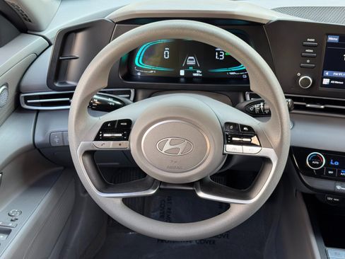 Used 2025 Hyundai Elantra Hybrid FWD image 18