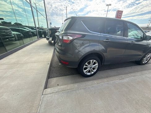Used 2017 Ford Escape SE FWD image 5