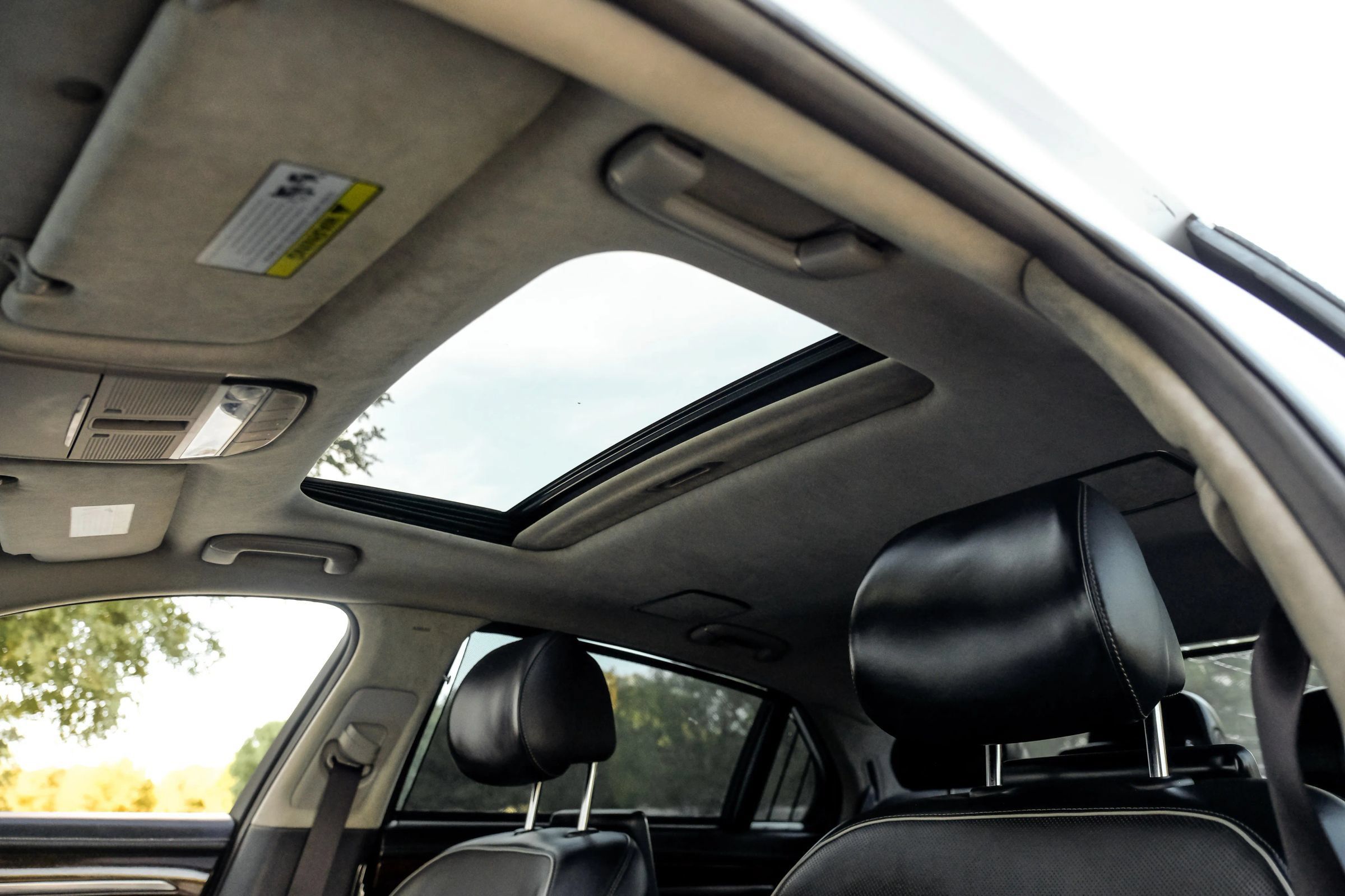 Used 2019 Genesis G90 5.0 Ultimate RWD image 5