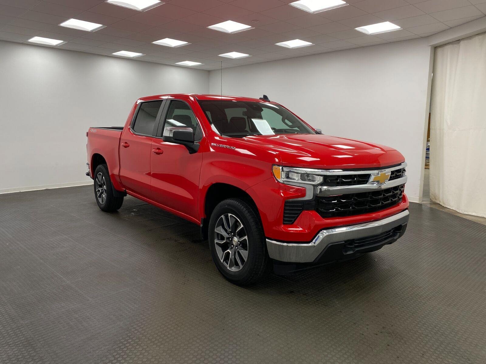 Used 2024 Chevrolet Silverado 1500 LT AWD/4WD image 1