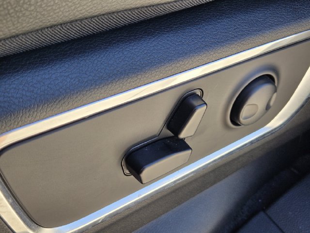 Used 2025 RAM 1500 Laramie AWD/4WD image 32