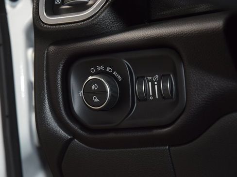 Used 2024 RAM 2500 Laramie w/ Night Edition image 35