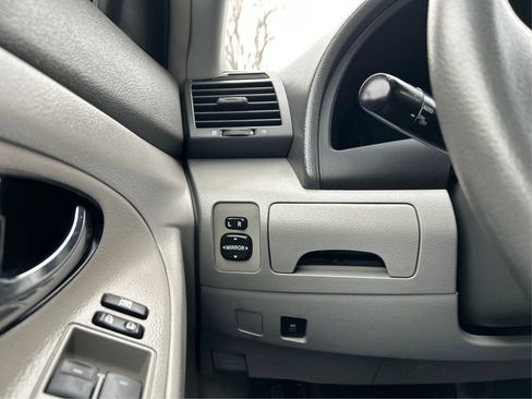 Used 2010 Toyota Camry LE image 24