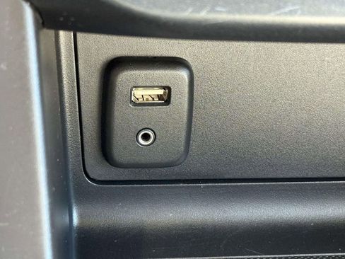 Used 2016 Chevrolet Colorado Z71 AWD/4WD image 28