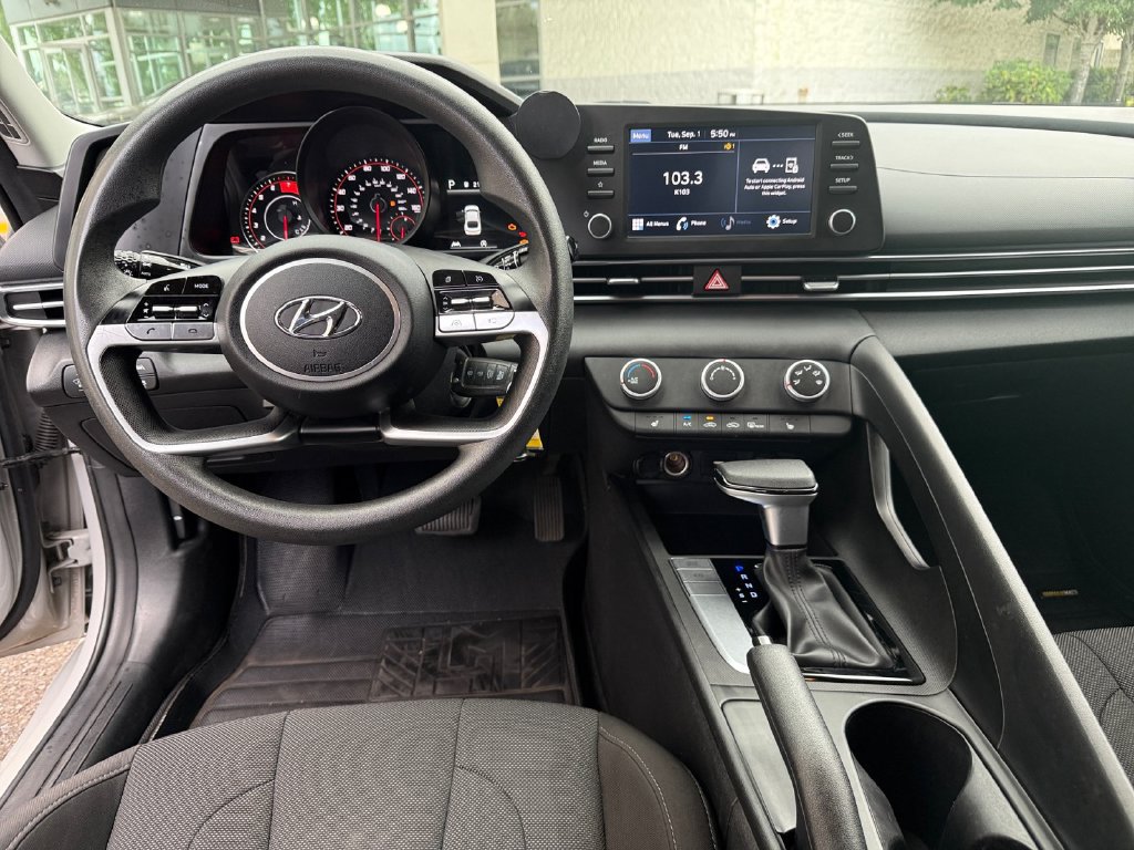Used 2023 Hyundai Elantra SEL FWD image 17