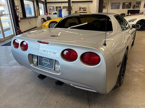 Used 2002 Chevrolet Corvette Z06 w/ Memory Pkg image 13