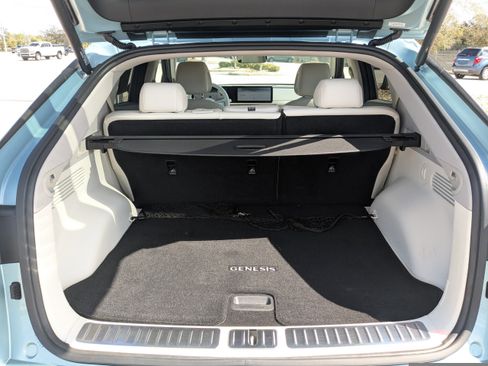 Used 2025 Genesis GV60 RWD image 12