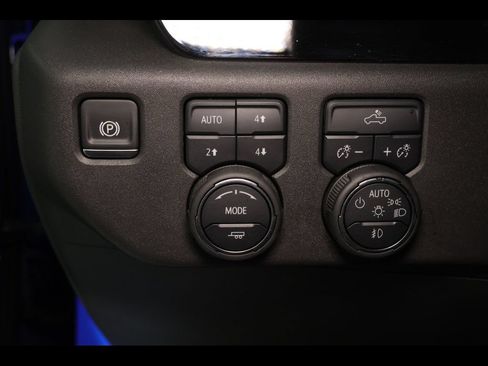 Used 2025 Chevrolet Silverado 1500 LT Trail Boss w/ Convenience Package II AWD/4WD image 16