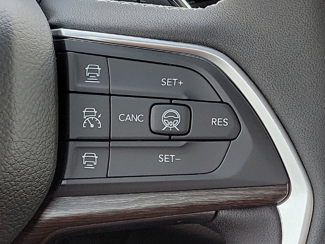 New 2027 Jeep Grand Cherokee Altitude AWD/4WD image 17