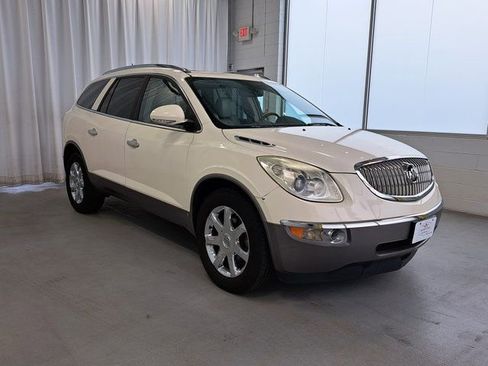 Used 2010 Buick Enclave CXL image 4