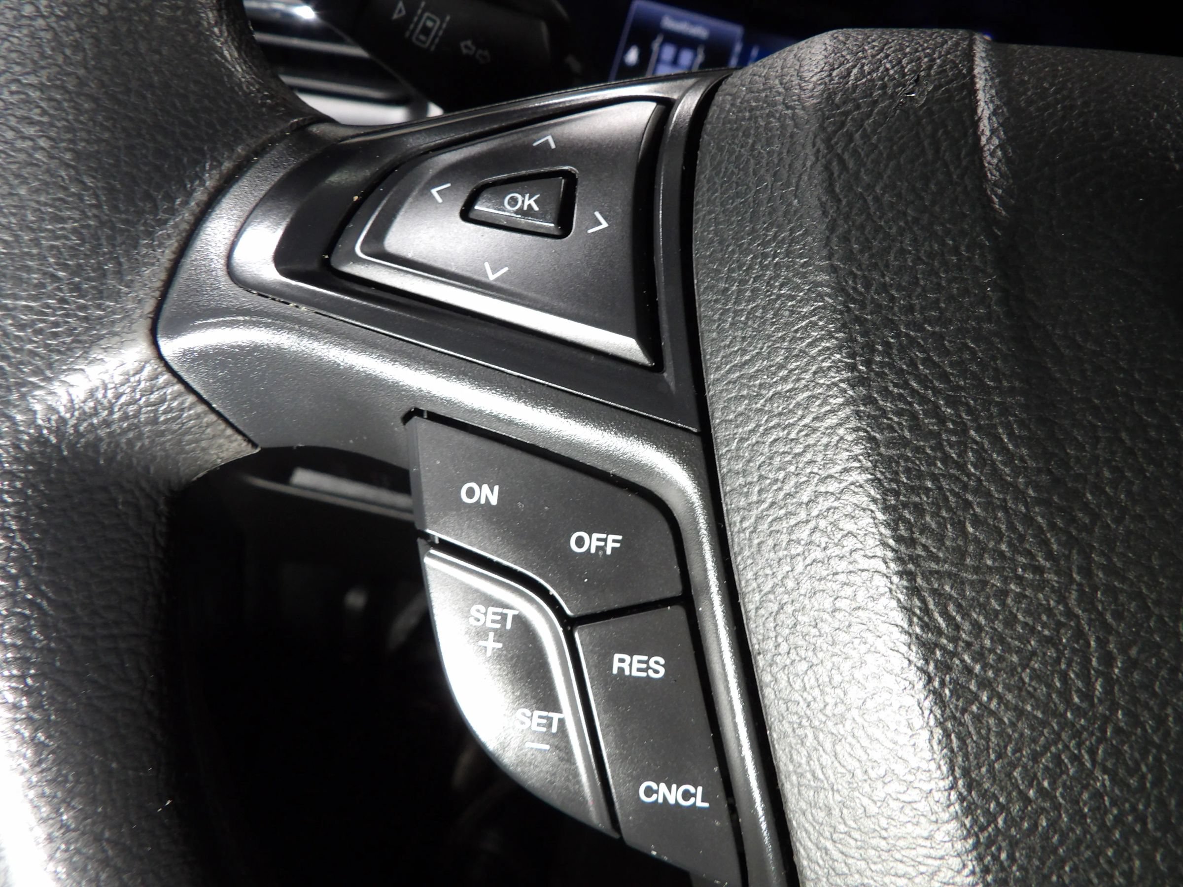 Used 2024 Ford Edge SE w/ Black Appearance Package AWD/4WD image 19