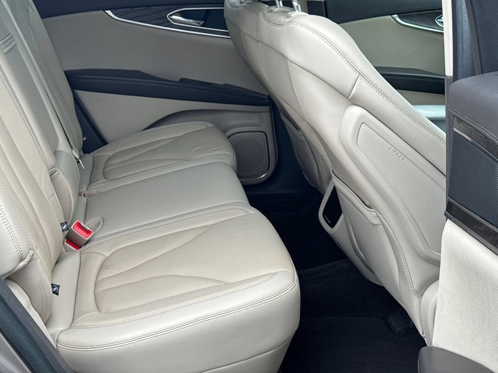 Used 2018 Lincoln MKX Reserve w/ Driver Assistance Package FWD image 17