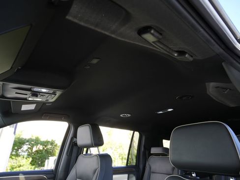 Used 2023 Chevrolet Suburban Premier RWD image 24
