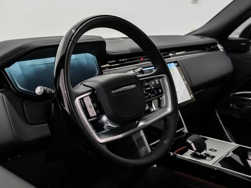 Used 2025 Land Rover Range Rover Long Wheelbase SE image 13