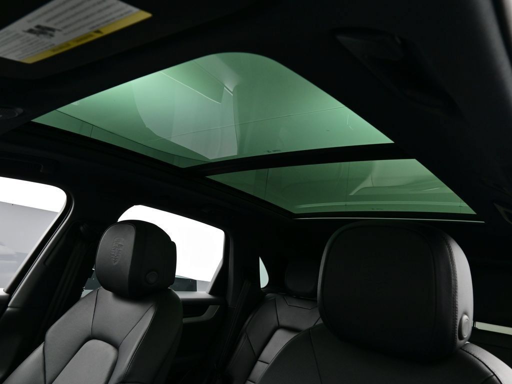 Certified 2025 Porsche Cayenne AWD/4WD image 12