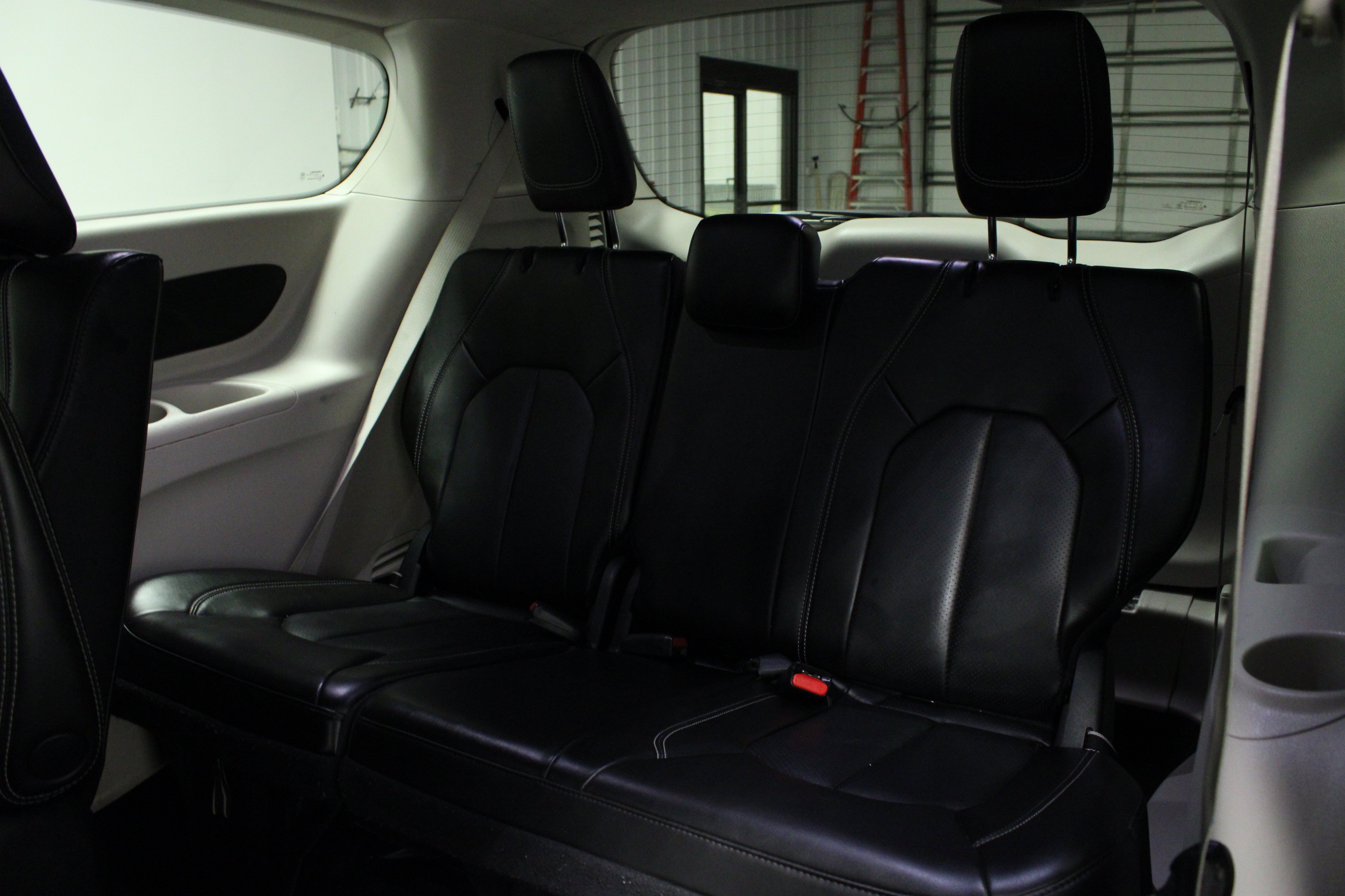 Used 2023 Chrysler Pacifica Touring-L FWD image 14