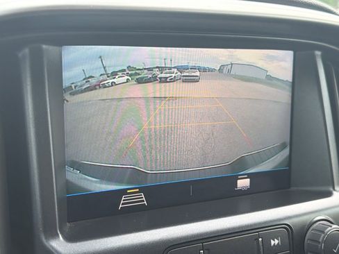 Used 2022 Chevrolet Colorado LT w/ LT Convenience Package AWD/4WD image 12