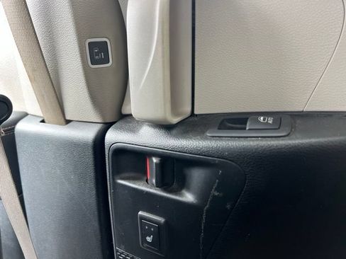 Used 2018 Chrysler Pacifica Touring-L Plus FWD image 13