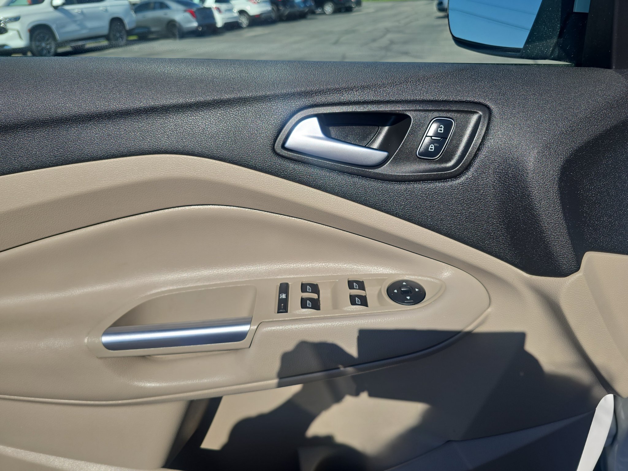 Used 2018 Ford Escape SE w/ Ford Safe & Smart Package FWD image 16