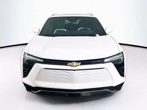 Used 2025 Chevrolet Blazer EV LT AWD/4WD image 2