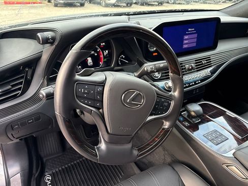 Used 2023 Lexus LS 500 w/ Luxury Package RWD image 12