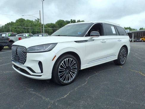 Used 2025 Lincoln Aviator Black Label AWD/4WD image 4