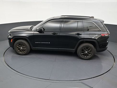 Used 2024 Jeep Grand Cherokee Laredo X w/ Luxury Tech Group I AWD/4WD image 13