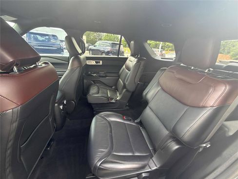 Used 2022 Ford Explorer Platinum w/ Technology Package AWD/4WD image 12