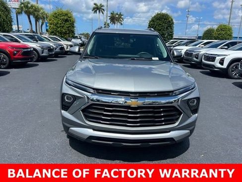 Used 2024 Chevrolet TrailBlazer LT FWD image 2
